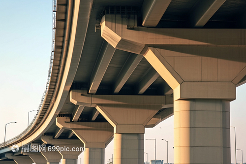 城市动脉的交响诗 立交桥与公路工程建筑的艺术与科技融合