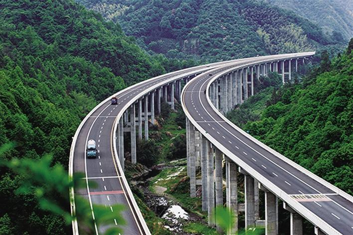 常张高速公路 编织山水画卷的工程奇迹