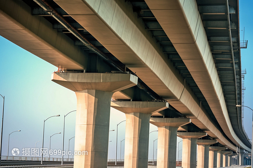 城市动脉的立体交响 汽车立交桥的工程建筑艺术